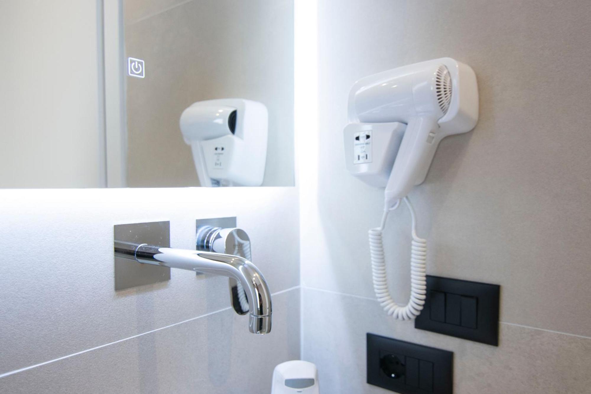 Mina Luxury Rooms Tirana Buitenkant foto