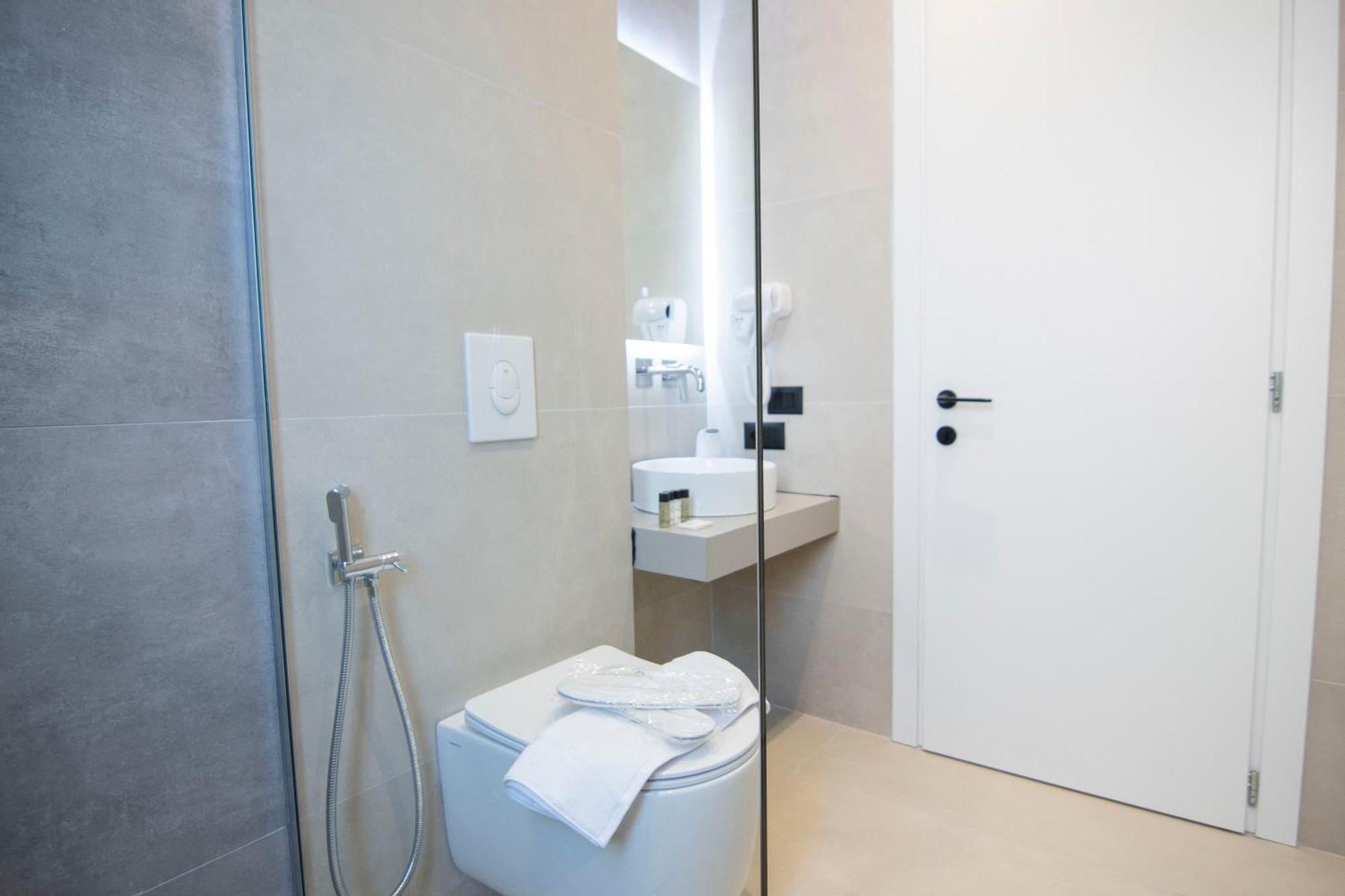 Mina Luxury Rooms Tirana Buitenkant foto
