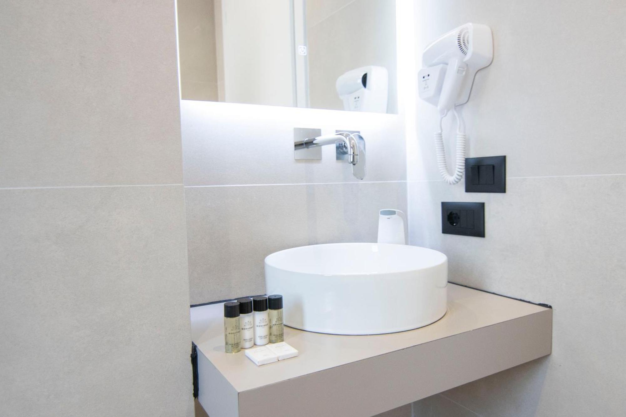 Mina Luxury Rooms Tirana Buitenkant foto