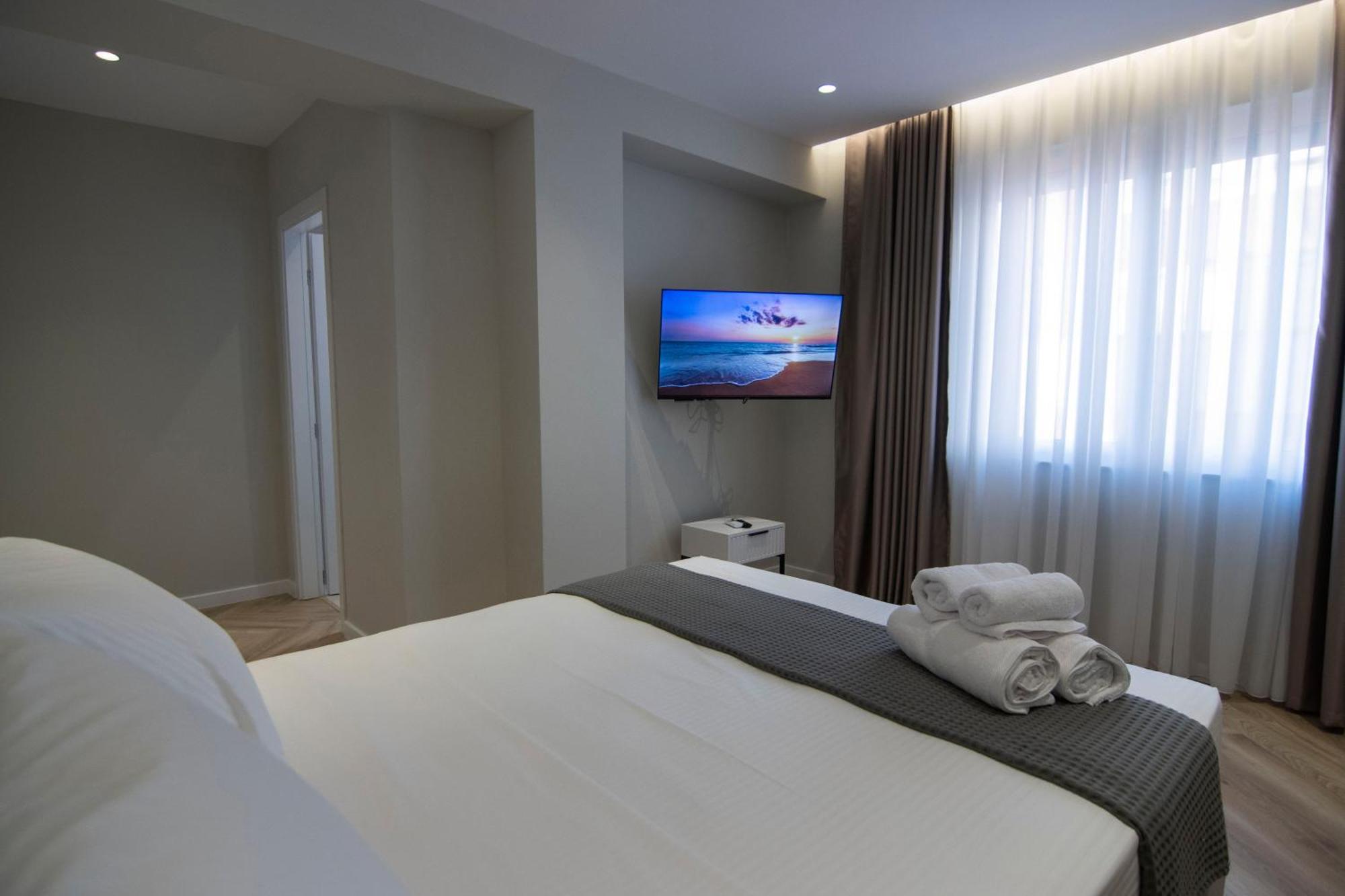 Mina Luxury Rooms Tirana Buitenkant foto