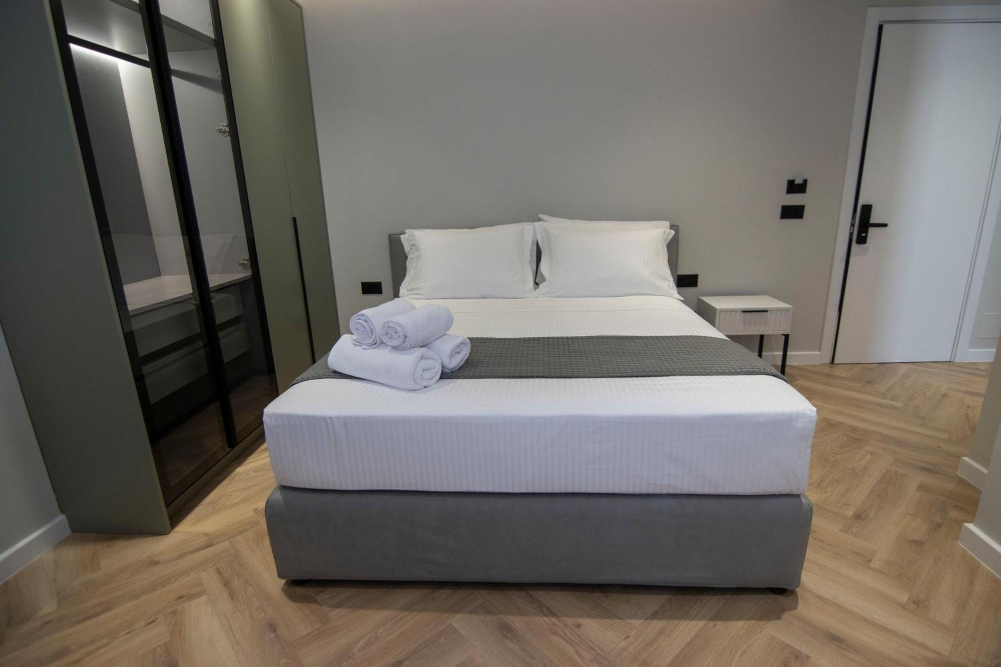 Mina Luxury Rooms Tirana Buitenkant foto