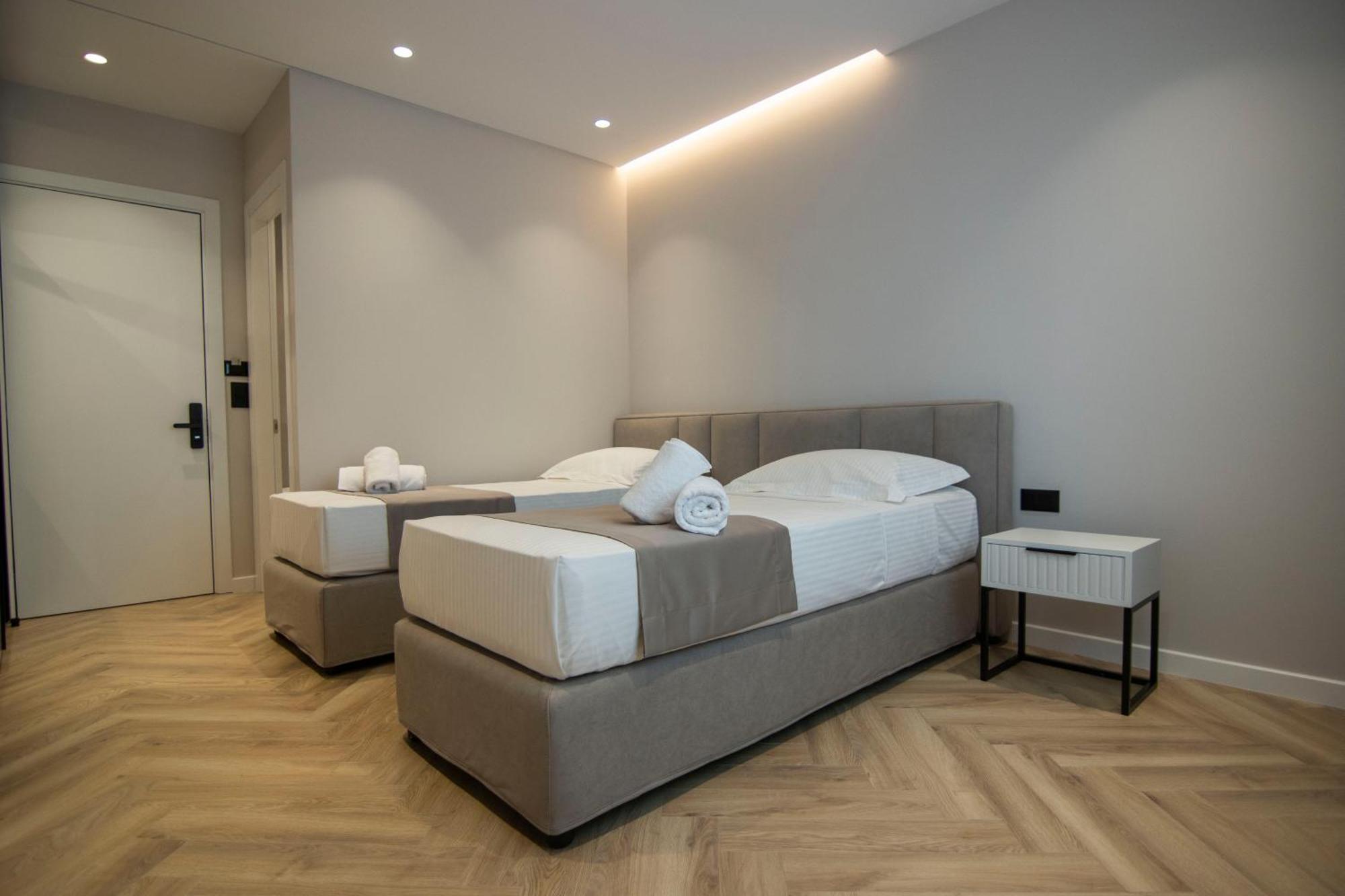 Mina Luxury Rooms Tirana Buitenkant foto