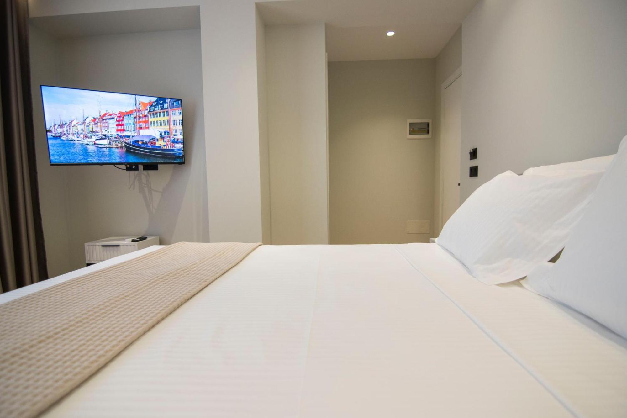 Mina Luxury Rooms Tirana Buitenkant foto