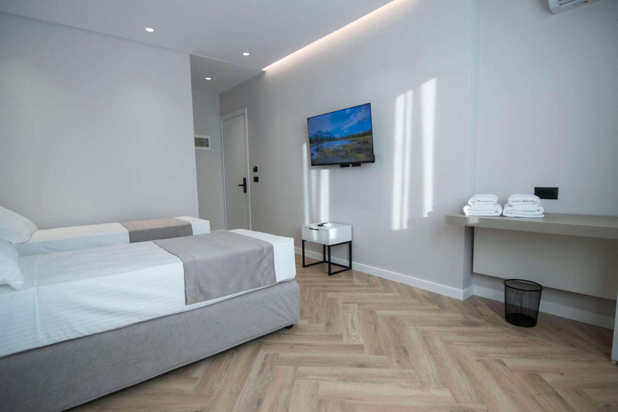 Mina Luxury Rooms Tirana Buitenkant foto