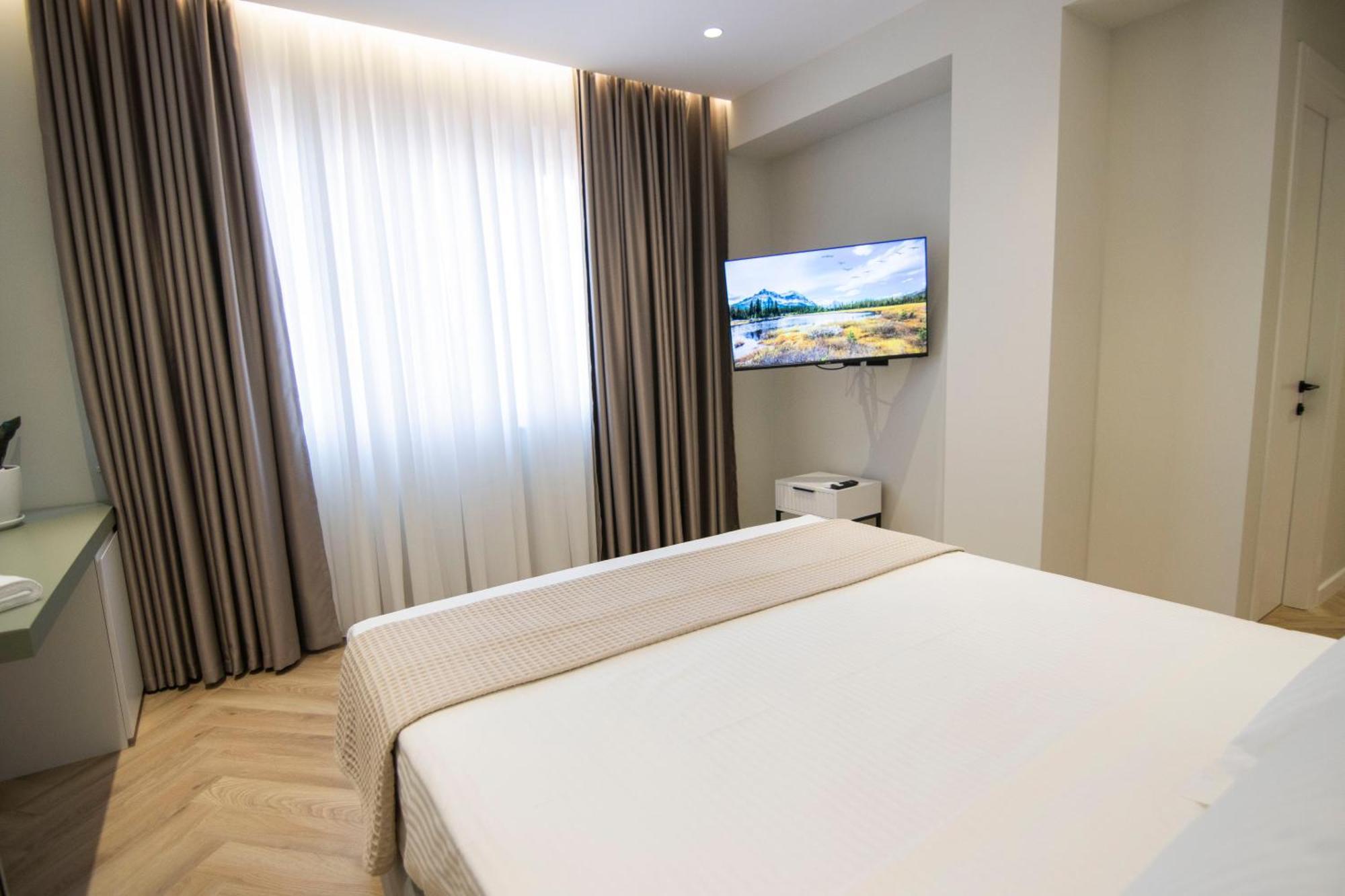 Mina Luxury Rooms Tirana Buitenkant foto