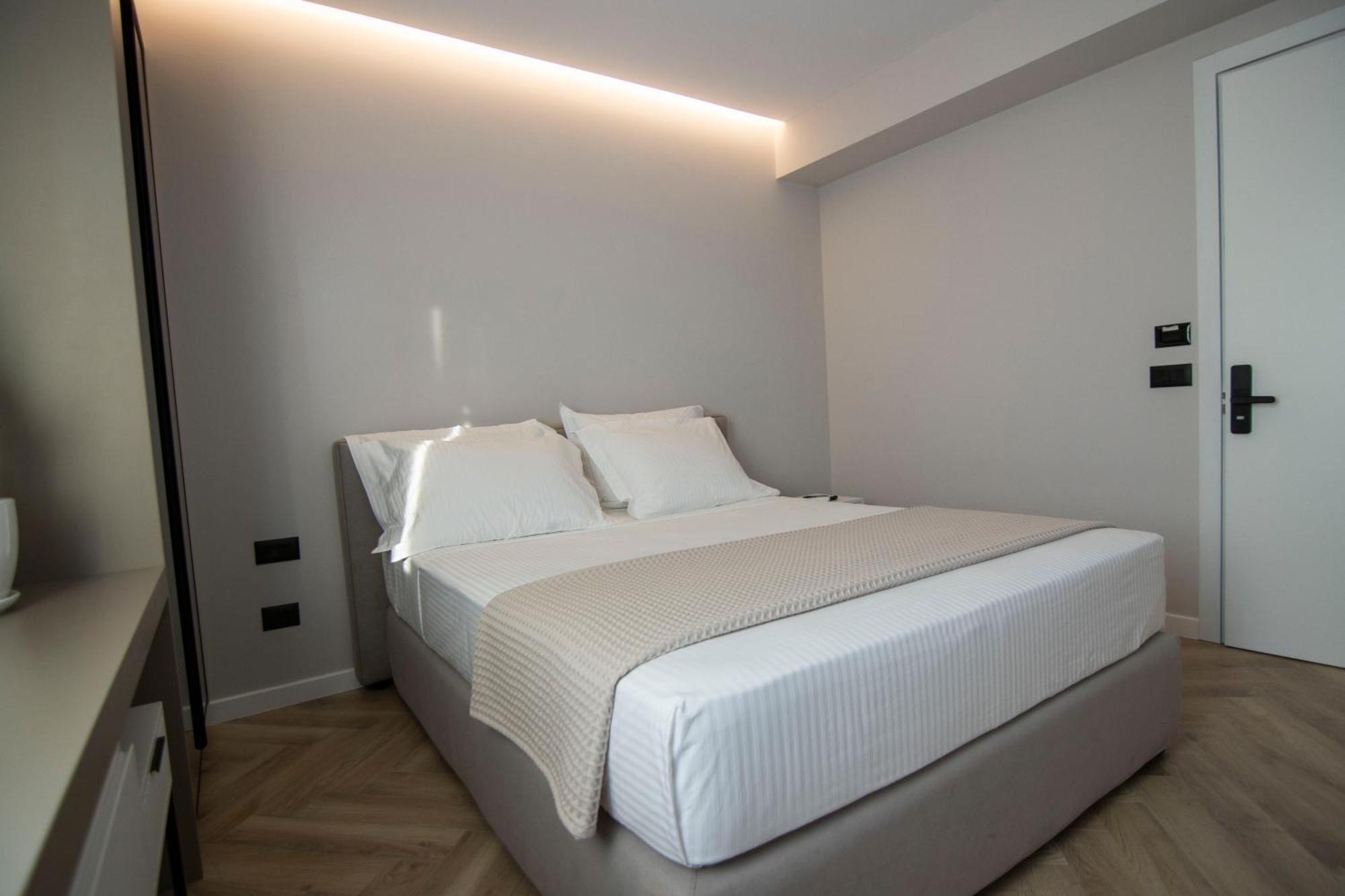 Mina Luxury Rooms Tirana Buitenkant foto