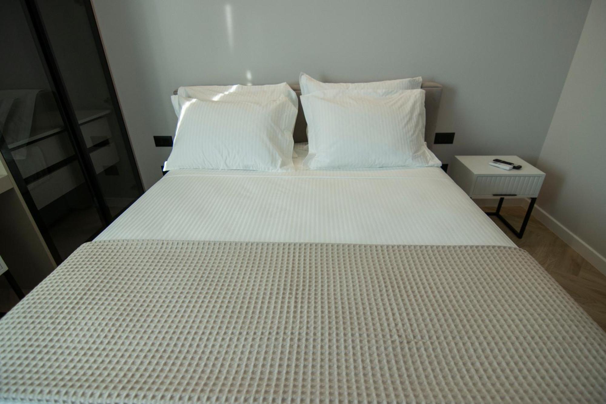 Mina Luxury Rooms Tirana Buitenkant foto