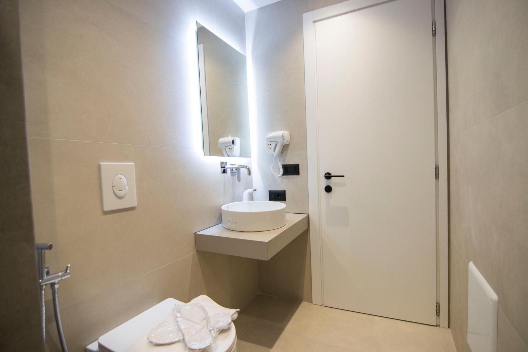 Mina Luxury Rooms Tirana Buitenkant foto