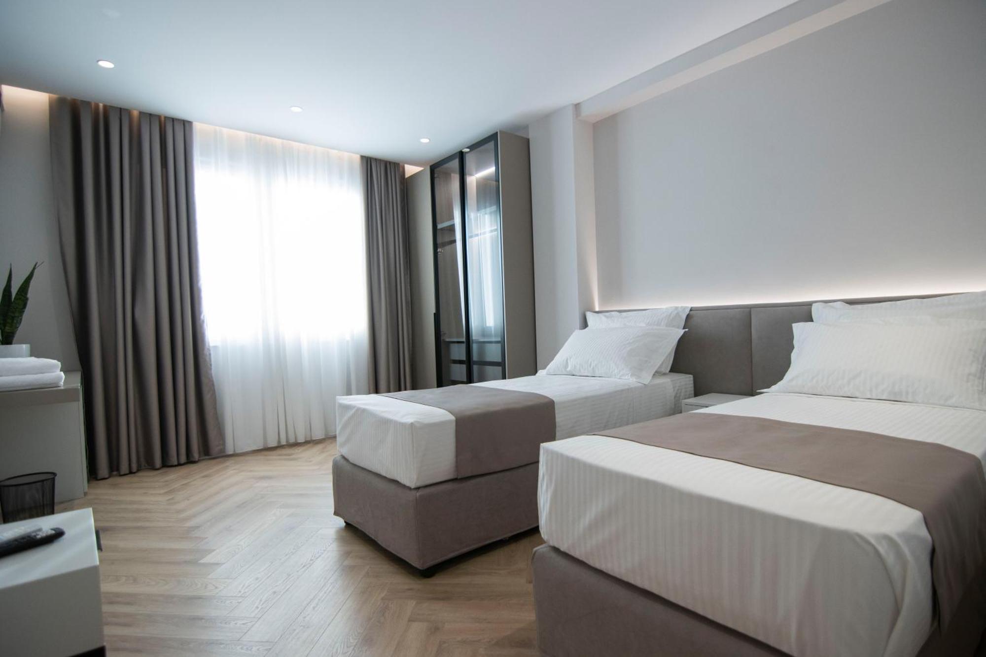 Mina Luxury Rooms Tirana Buitenkant foto