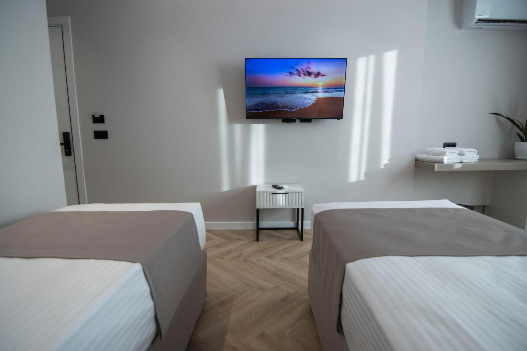 Mina Luxury Rooms Tirana Buitenkant foto