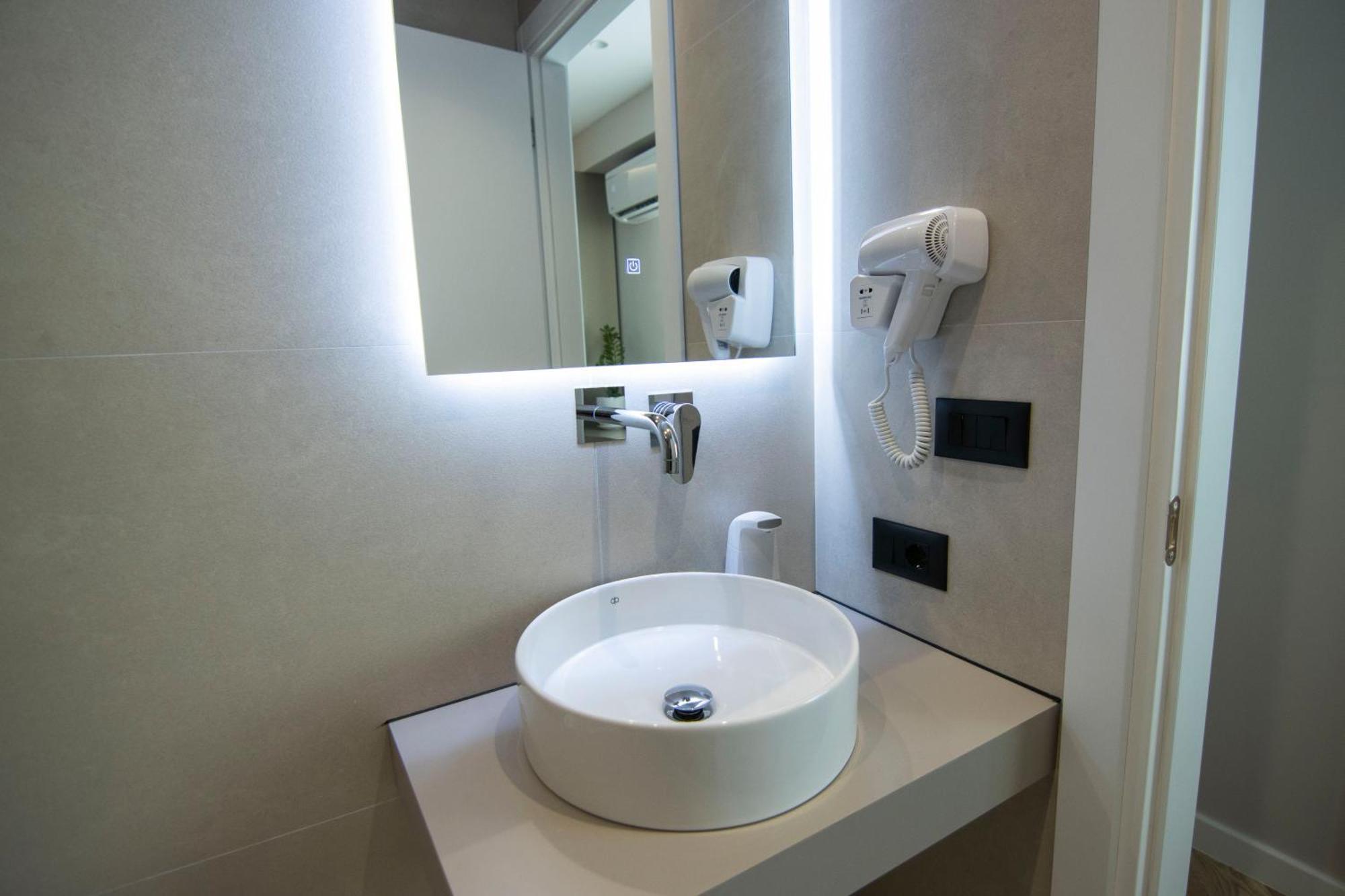 Mina Luxury Rooms Tirana Buitenkant foto
