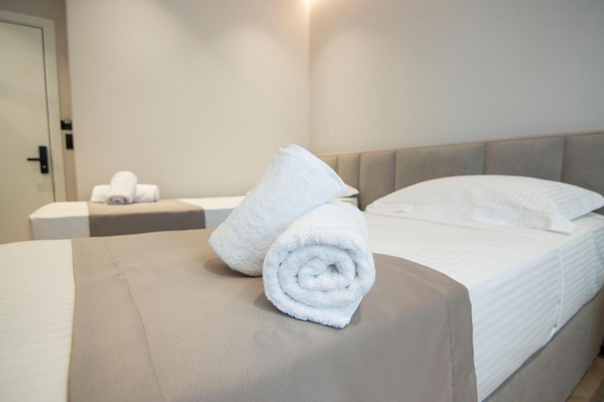 Mina Luxury Rooms Tirana Buitenkant foto