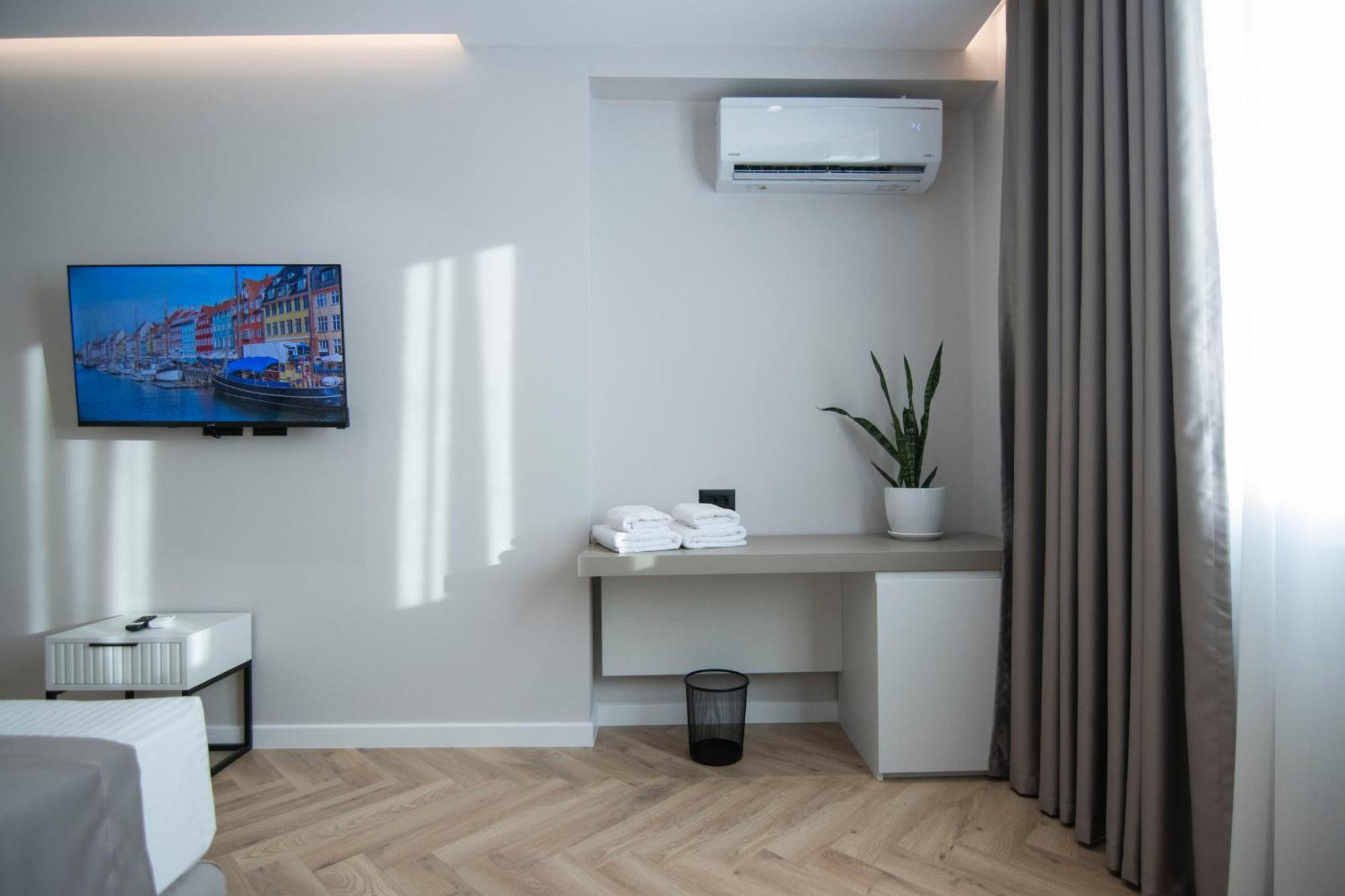 Mina Luxury Rooms Tirana Buitenkant foto